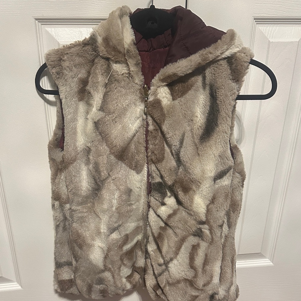 Women's Maroon Quilted Vest with Faux Fur Trim. I can go both ways